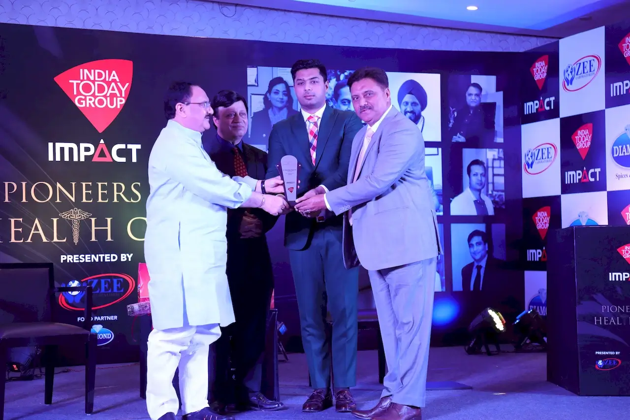 HEALTH MINISTER OF INDIA MR. J.P. NADDA HONORED DR. GAURAVDEEP SINGH VIRK & DR. S.P.S VIRK WITH PIONEERS IN HEALTHCARE AWARD_RESULT (1)